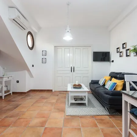 拉尔加公寓 公寓 *